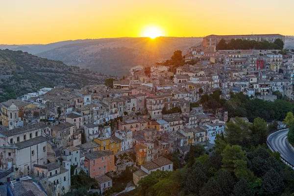 Salida del sol en Ragusa Ibla en Sicilia — Foto de Stock