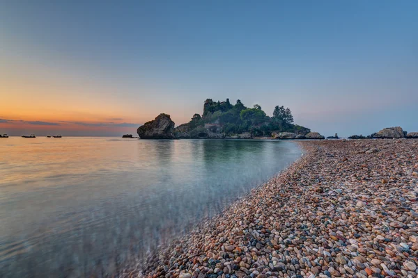 Isola Bella em Taormina ao nascer do sol — Fotografia de Stock