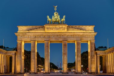 Brandenburger Tor gece görünümü