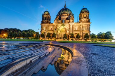 Güneş doğmadan önce Berlin'de Dom