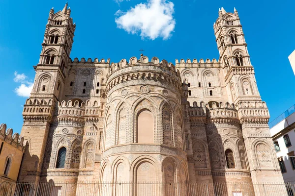 Parte de trás da catedral em Palermo — Fotografia de Stock