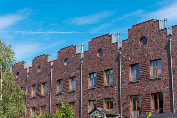 Serial houses with red bricks in Berlin — Stock Photo, Image