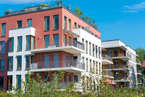 Nieuwe herenhuizen gezien in Berlijn — Stockfoto