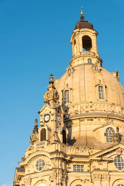 Den berömda Frauenkirche i Dresden — Stockfoto