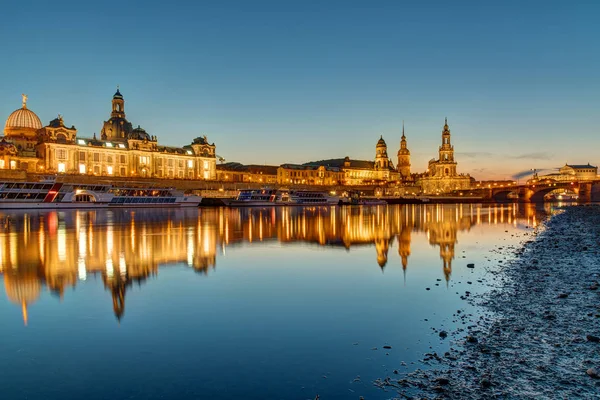 El horizonte de Dresde en Alemania al amanecer —  Fotos de Stock