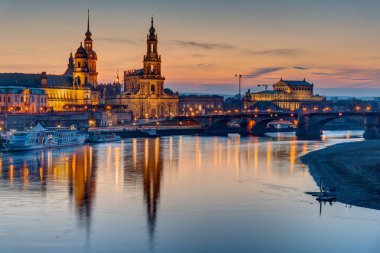 Dresden tarihi merkezi gün batımında