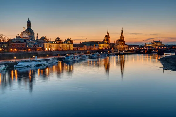 Die altstadt von dresden bei untergang — Stockfoto