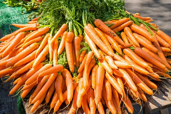 Carottes à vendre dans un marché — Photo