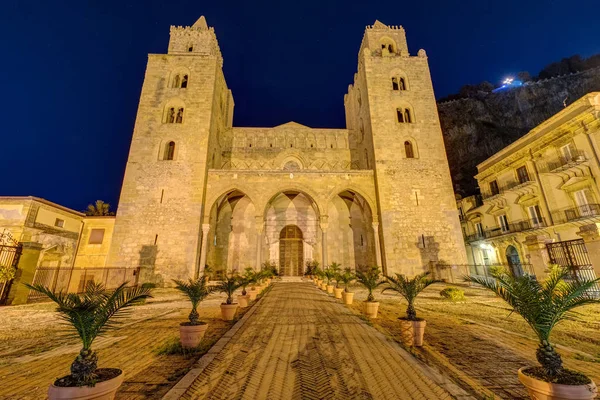 Den normandiska katedralen i Cefalù på Sicilien — Stockfoto