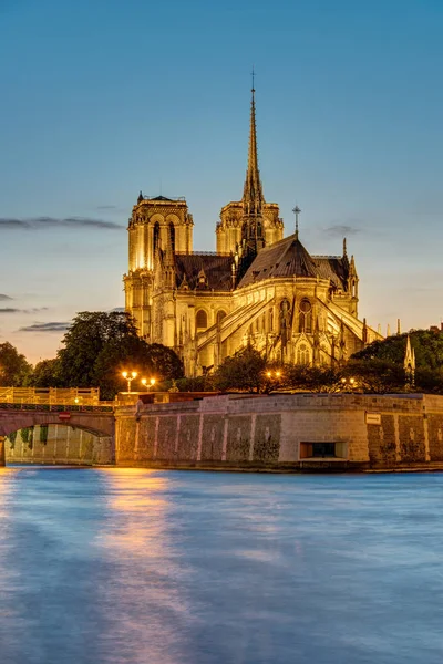 Sonnenuntergang an der Kathedrale Notre Dame in Paris — Stockfoto