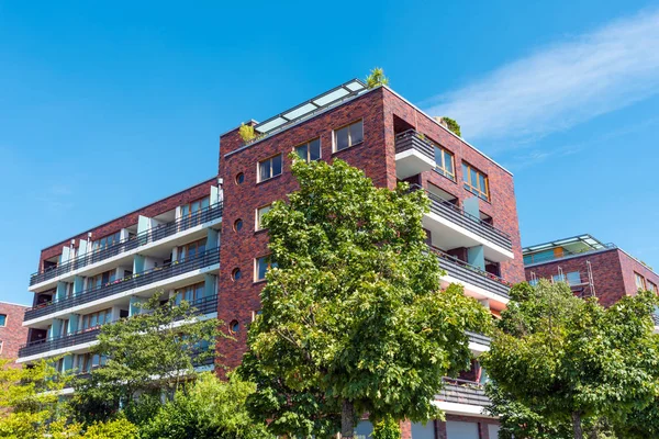 Apartment house made of red bricks — Stock Photo, Image