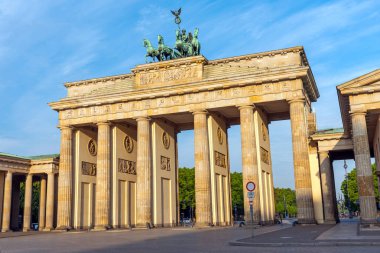 Berlin 'deki Brandenburg Kapısı.  