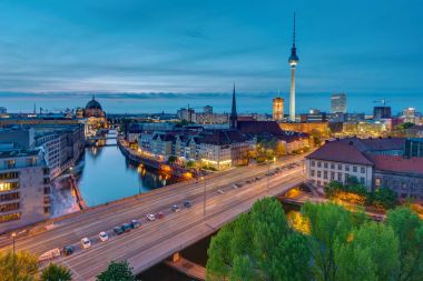 Berlin'in merkezinde alacakaranlıkta