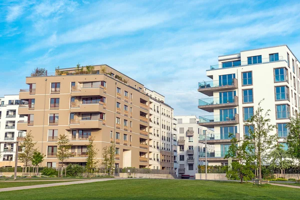 Moderne meergezinswoningen in Berlijn — Stockfoto