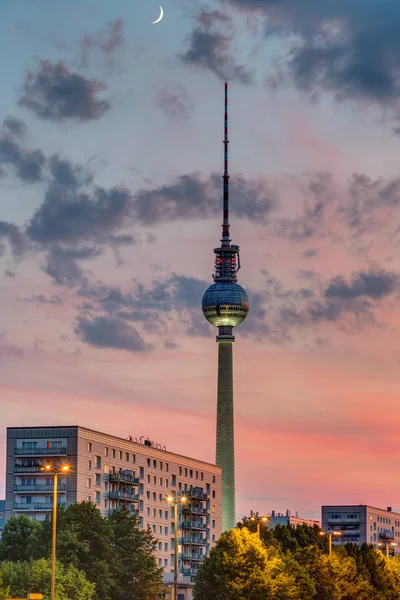 Драматический закат в Берлине — стоковое фото