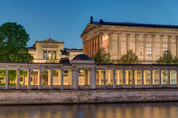 Gamla Nationalgalleriet i Berlin på natten — Stockfoto