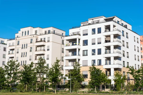 Modern white apartment houses — Stock Photo, Image