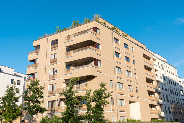 Современный коричневый дом в Берлине
