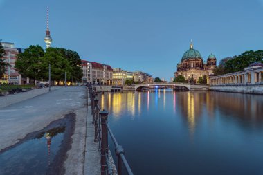 Berlin Cathedral ve Tv Kulesi