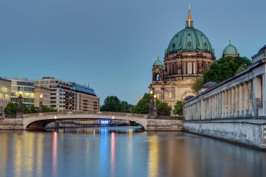 Berlin Cathedral alacakaranlıkta