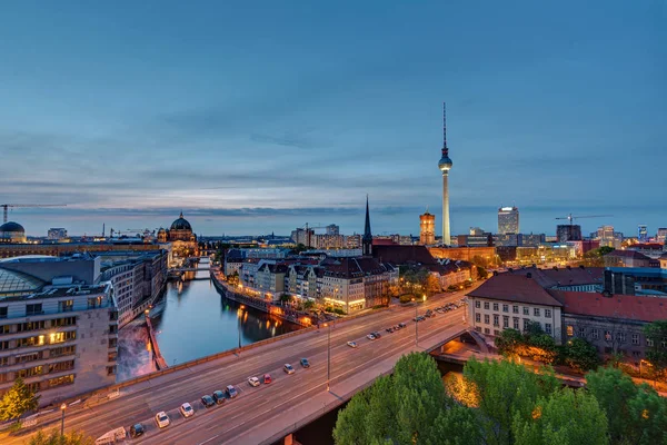 Centrum Berlina po zachodzie słońca — Zdjęcie stockowe