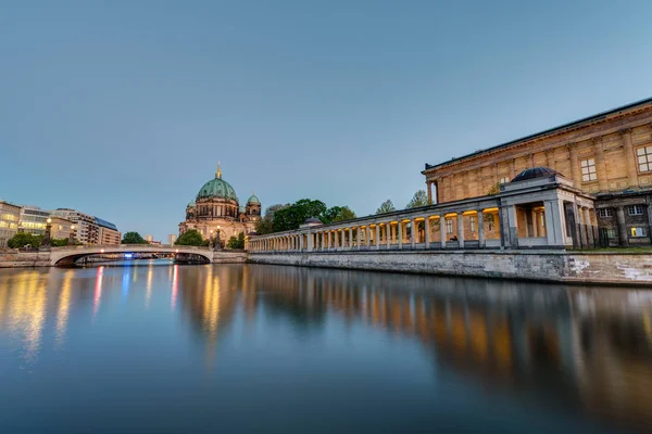 Музей острова и собора в Берлине — стоковое фото