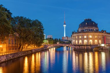Müzesi ve televizyon kulesi Berlin'de işaret