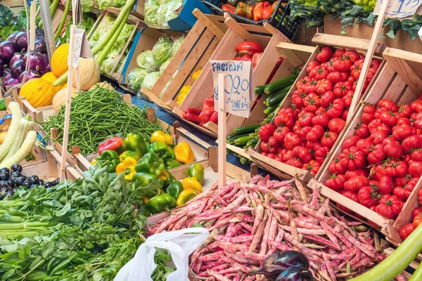 Scelta di verdure in vendita a Palermo — Foto Stock