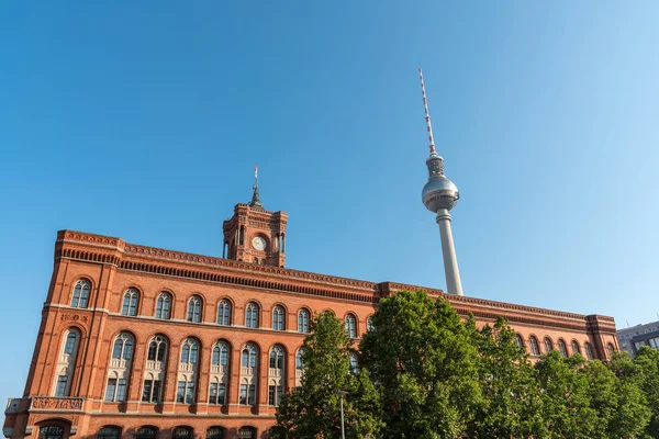 电视塔和在柏林市政厅 — 图库照片
