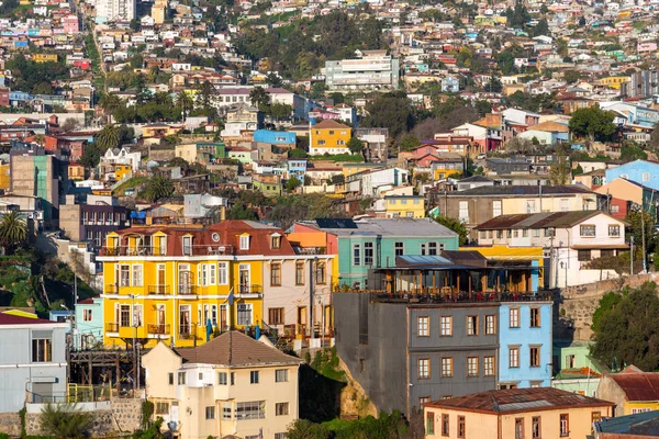 Les bâtiments colorés de Valparaiso au Chili — Photo