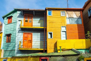 La Boca renkli evlerin