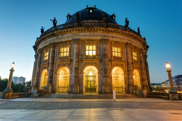 El Museo Bode de Berlín al amanecer —  Fotos de Stock