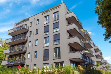 Modern gri apartman binaları Berlin'de görüldü