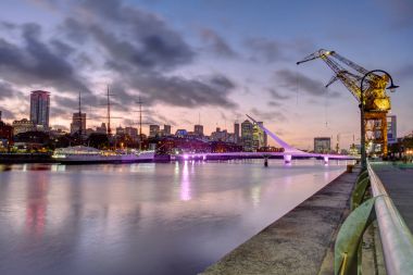 Buenos Aires güneş battıktan sonra Puerto Madero