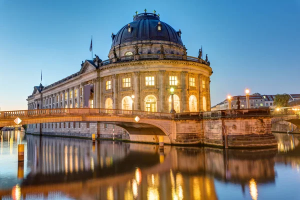 博德博物馆在柏林在黎明 — 图库照片