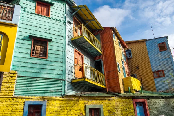 Die farbenfrohen Häuser der Straße Caminito in la boca — Stockfoto