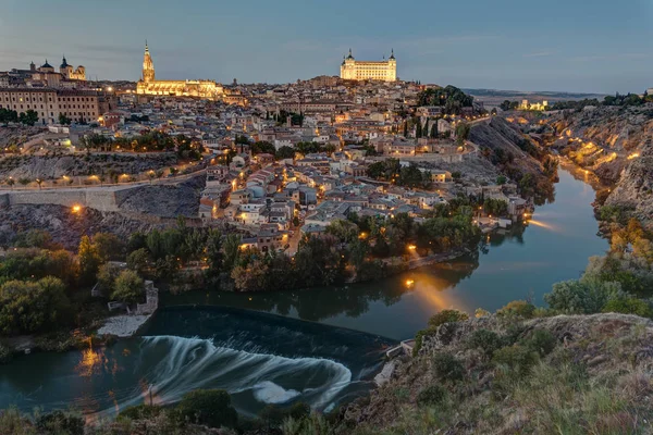 Vista de Toledo en España con el río Tajo — Foto de Stock