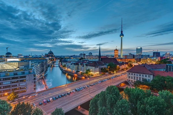 Centrala Berlin i skymningen — Stockfoto