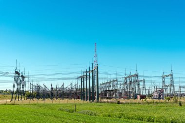 Almanya'da görülen büyük elektrik röle istasyonu