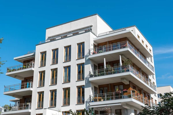 Nuevos Apartamentos Blancos Vistos Berlín Alemania —  Fotos de Stock