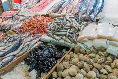 Balık ve deniz ürünleri, Santiago, Şili'deki Mercado Merkez