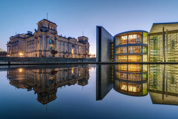 Famoso Reichtsag Paul Loebe Haus Río Spree Berlín Amanecer —  Fotos de Stock