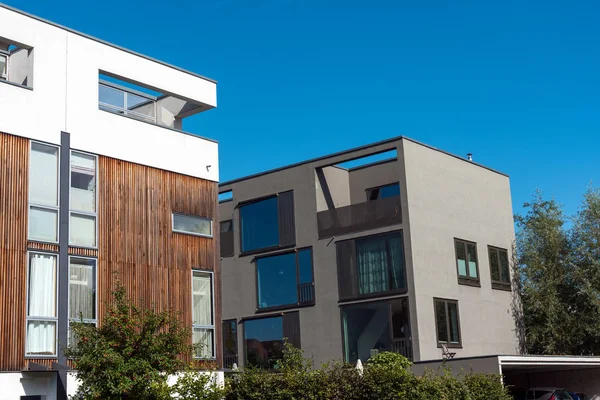 Modernas Casas Apartamentos Com Fachada Concreto Madeira Vistas Berlim Alemanha — Fotografia de Stock
