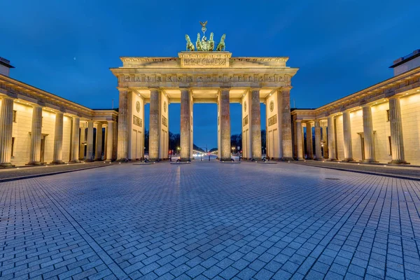 Híres Brandenburgi Kapu Berlinben Kora Reggeli Órákban Kivilágított — Stock Fotó