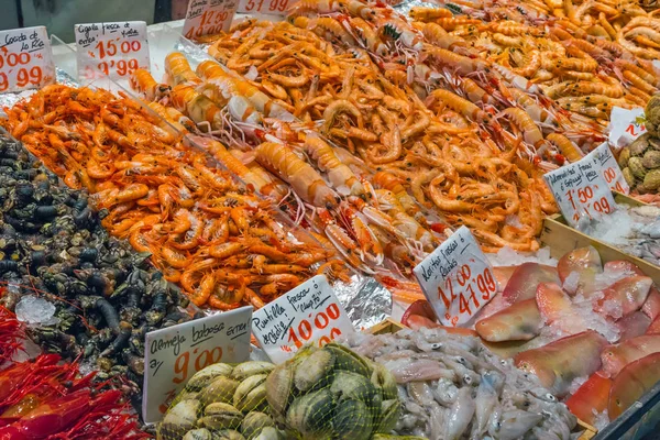 Vis Inktvis Schaaldieren Koop Een Markt Madrid Spanje — Stockfoto