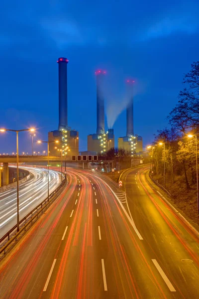 Snelweg Elektriciteitscentrale Nachts Gezien Berlijn Duitsland — Stockfoto