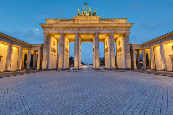 Puerta Brandeburgo Iluminada Berlín Alemania Antes Del Amanecer — Foto de Stock