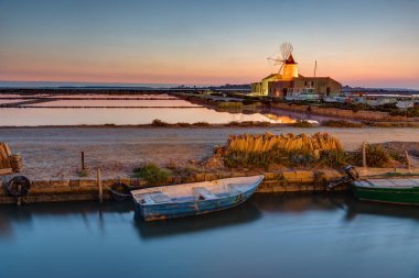 Marsala Sicilya, İtalya Africanâ gün batımında