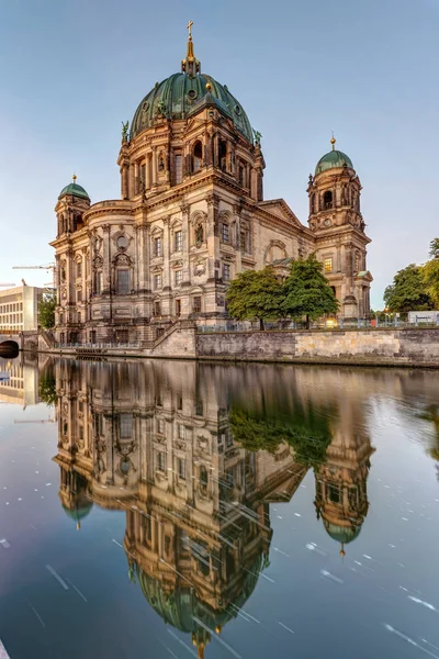 Das Berliner Dom Und Die Spree Frühen Morgen — Stockfoto