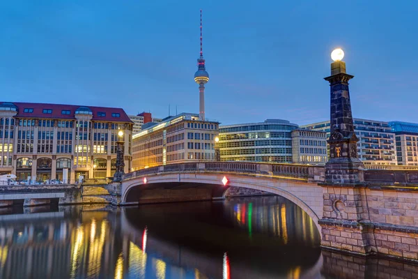 Puente Histórico Sobre Río Spree Berlín Amanecer Con Torre Televisión — Foto de Stock